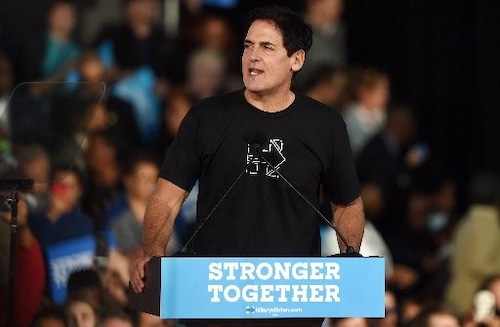 mark cuban at a podium speaking